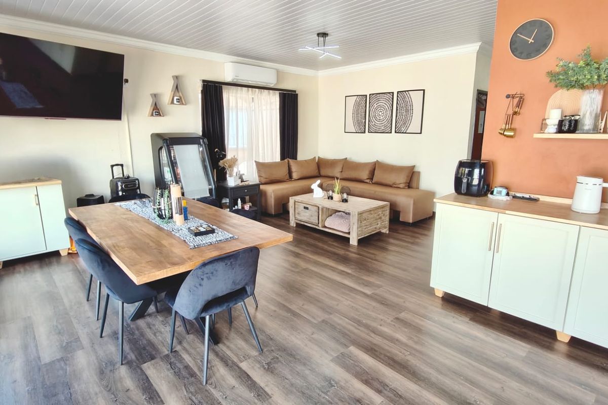 Stylish Turnkey Home in Secure Waterfront Estate - Photo 4