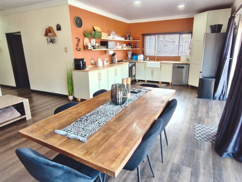 Stylish Turnkey Home in Secure Waterfront Estate - Photo 2