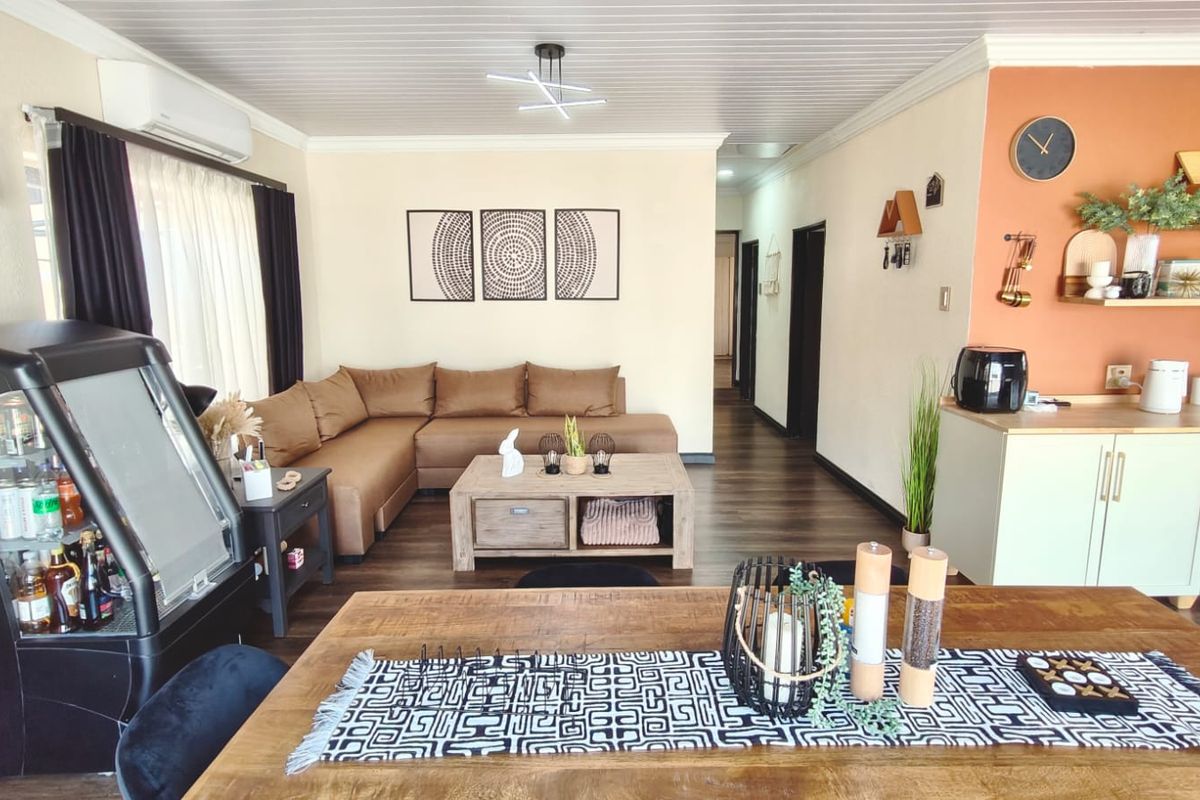 Stylish Turnkey Home in Secure Waterfront Estate - Photo 3