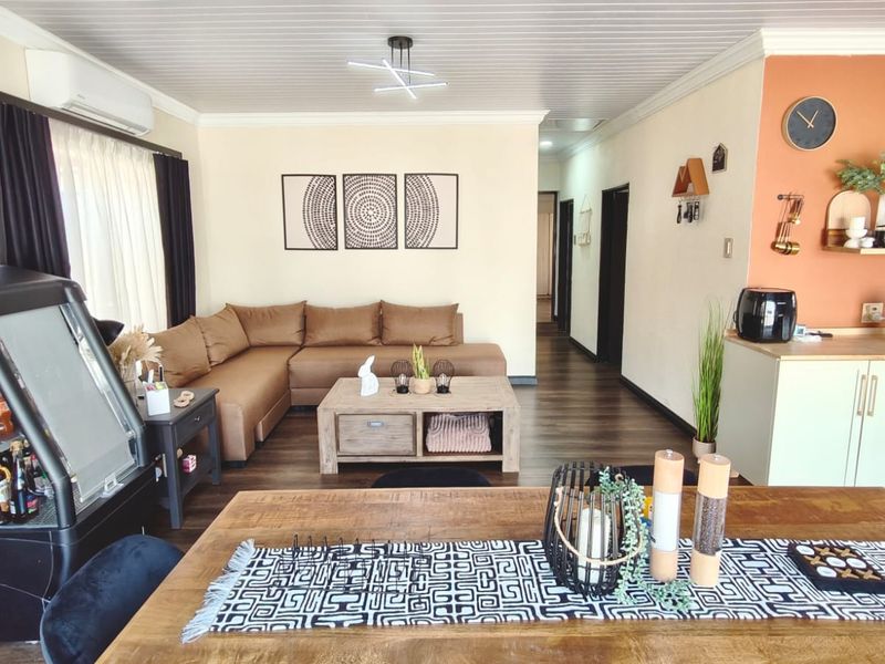 Stylish Turnkey Home in Secure Waterfront Estate - Photo 3