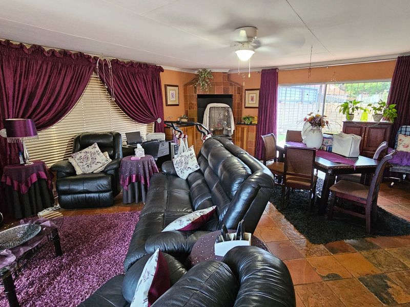 Spacious Family Home with Entertainment & Perfect Location in Secunda - Photo 9