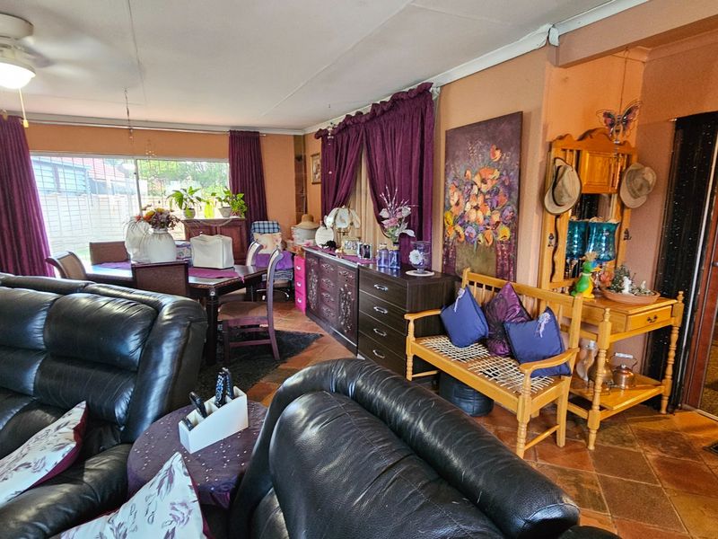 Spacious Family Home with Entertainment & Perfect Location in Secunda - Photo 8