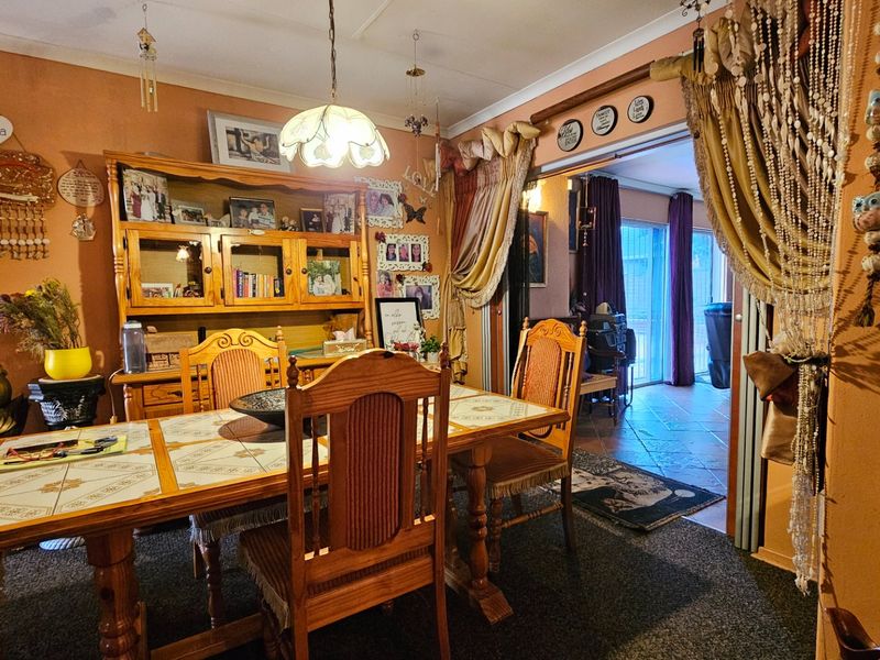 Spacious Family Home with Entertainment & Perfect Location in Secunda - Photo 7