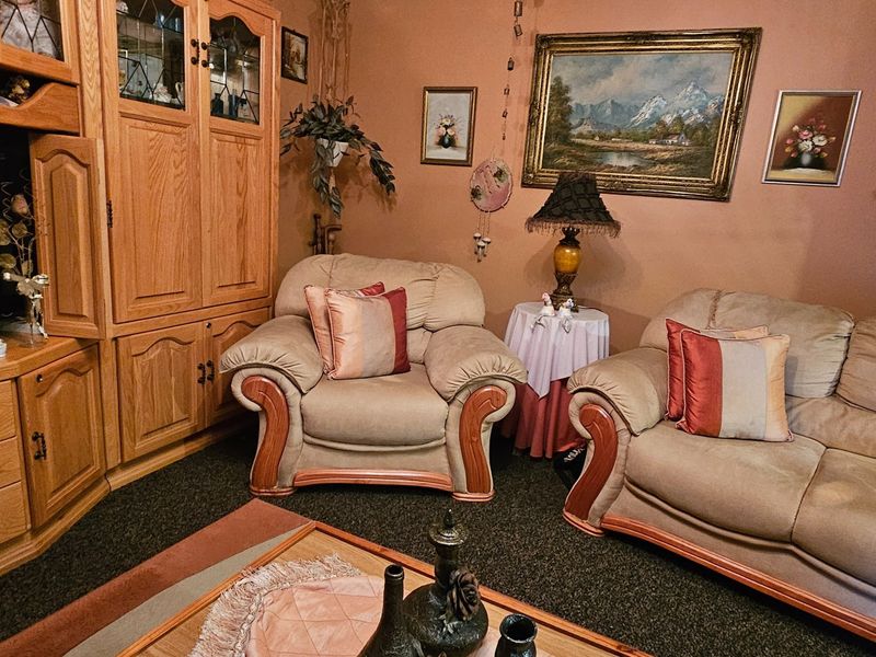 Spacious Family Home with Entertainment & Perfect Location in Secunda - Photo 6