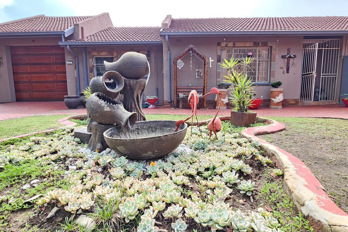 Spacious Family Home with Entertainment & Perfect Location in Secunda - Photo 3