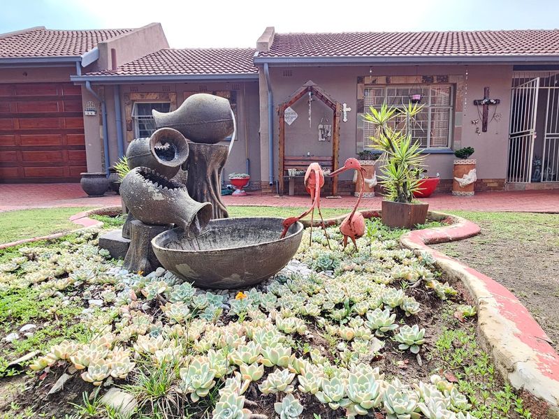 Spacious Family Home with Entertainment & Perfect Location in Secunda - Photo 3