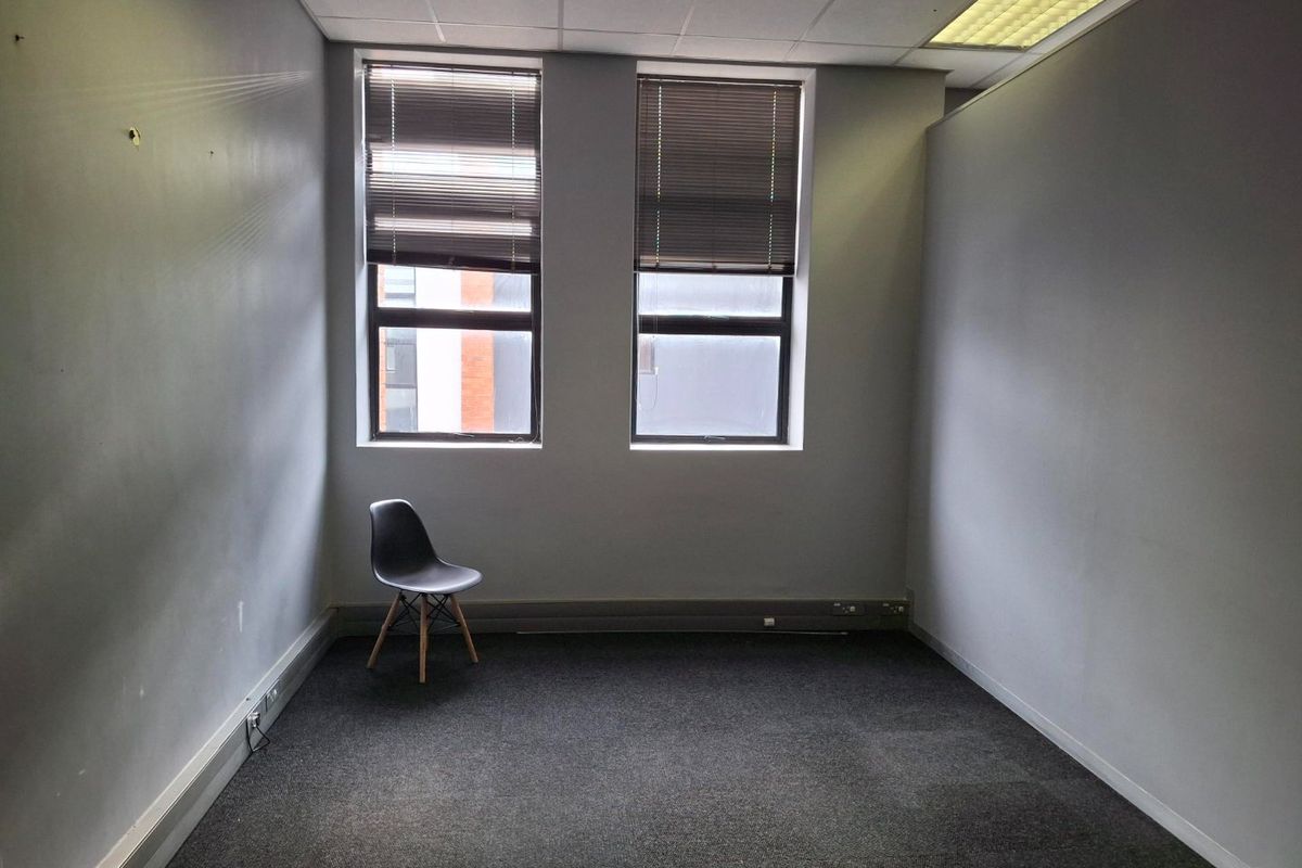 Hot Special on Offices at Eco Park – Limited Time Only! - Photo 5