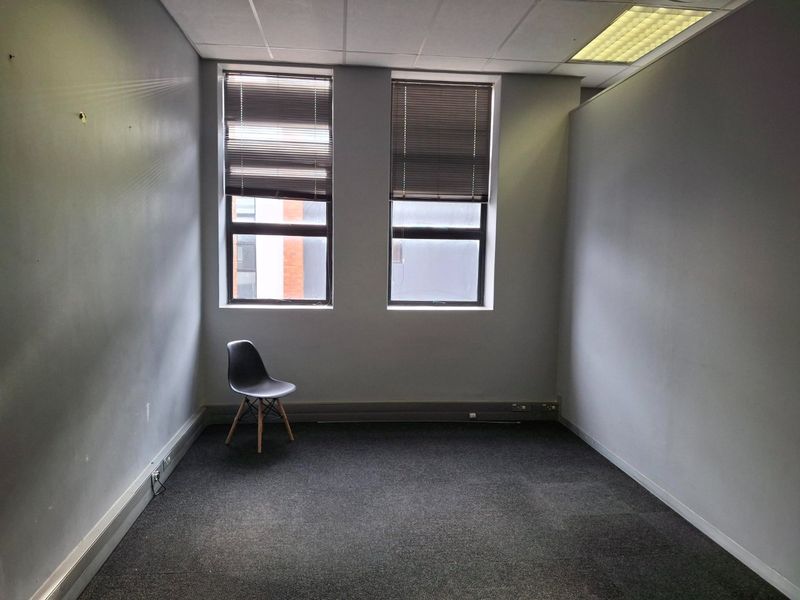 Hot Special on Offices at Eco Park – Limited Time Only! - Photo 5