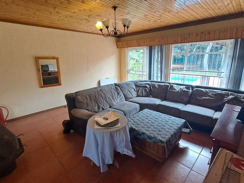 Perfect Family Home in Universitas Ridge - Photo 9