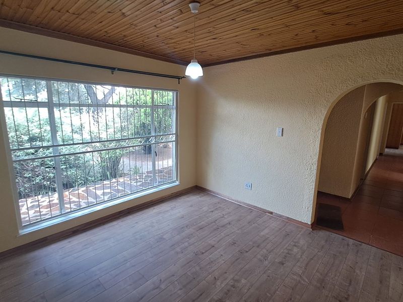 Perfect Family Home in Universitas Ridge - Photo 8