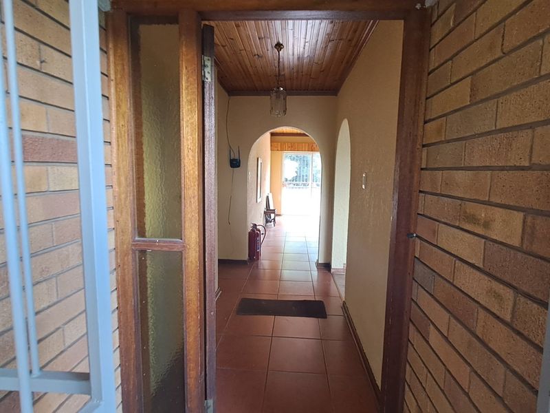 Perfect Family Home in Universitas Ridge - Photo 6