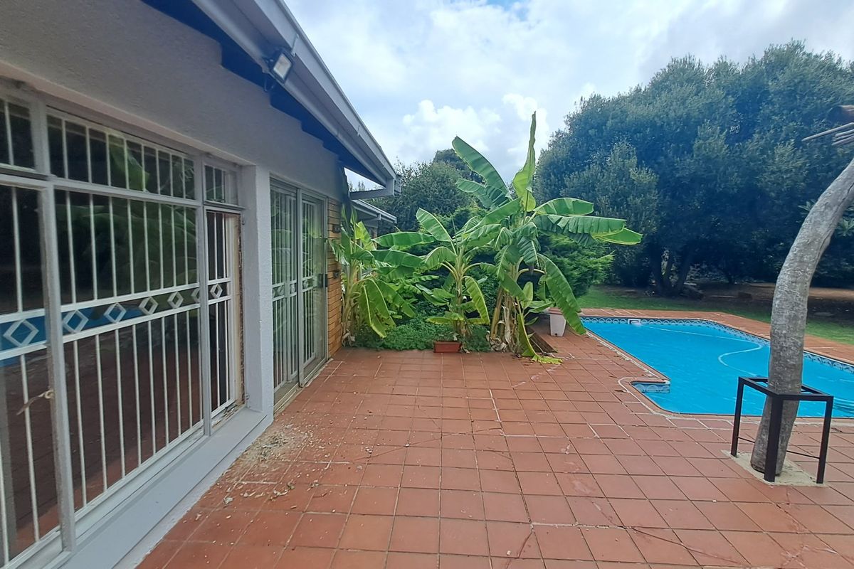 Perfect Family Home in Universitas Ridge - Photo 5