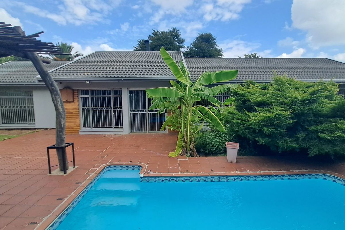 Perfect Family Home in Universitas Ridge - Photo 4