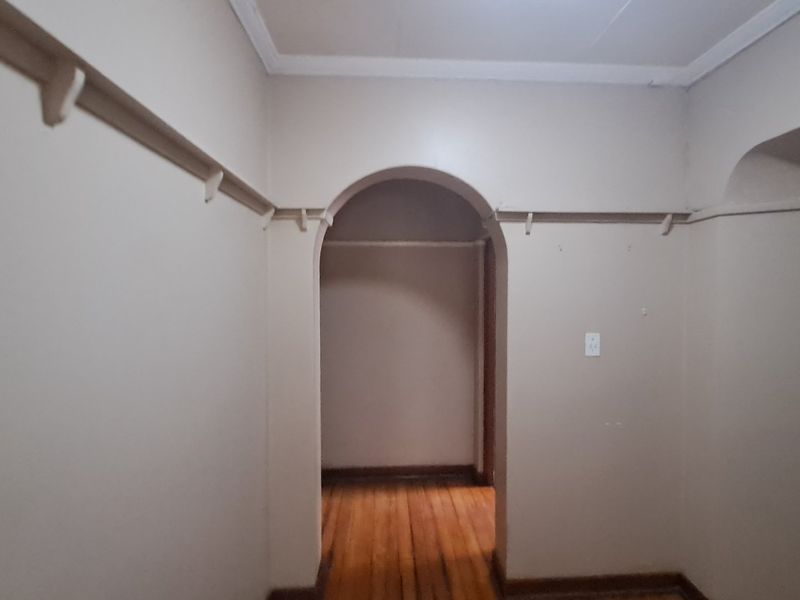 5 Bedroom Prime Property with 2bed flatlet in Westdene - Photo 10