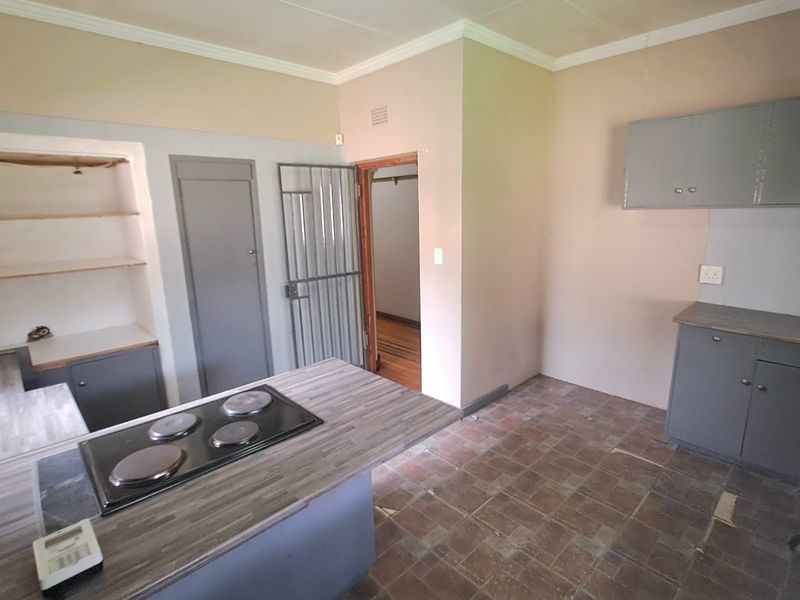 5 Bedroom Prime Property with 2bed flatlet in Westdene - Photo 8