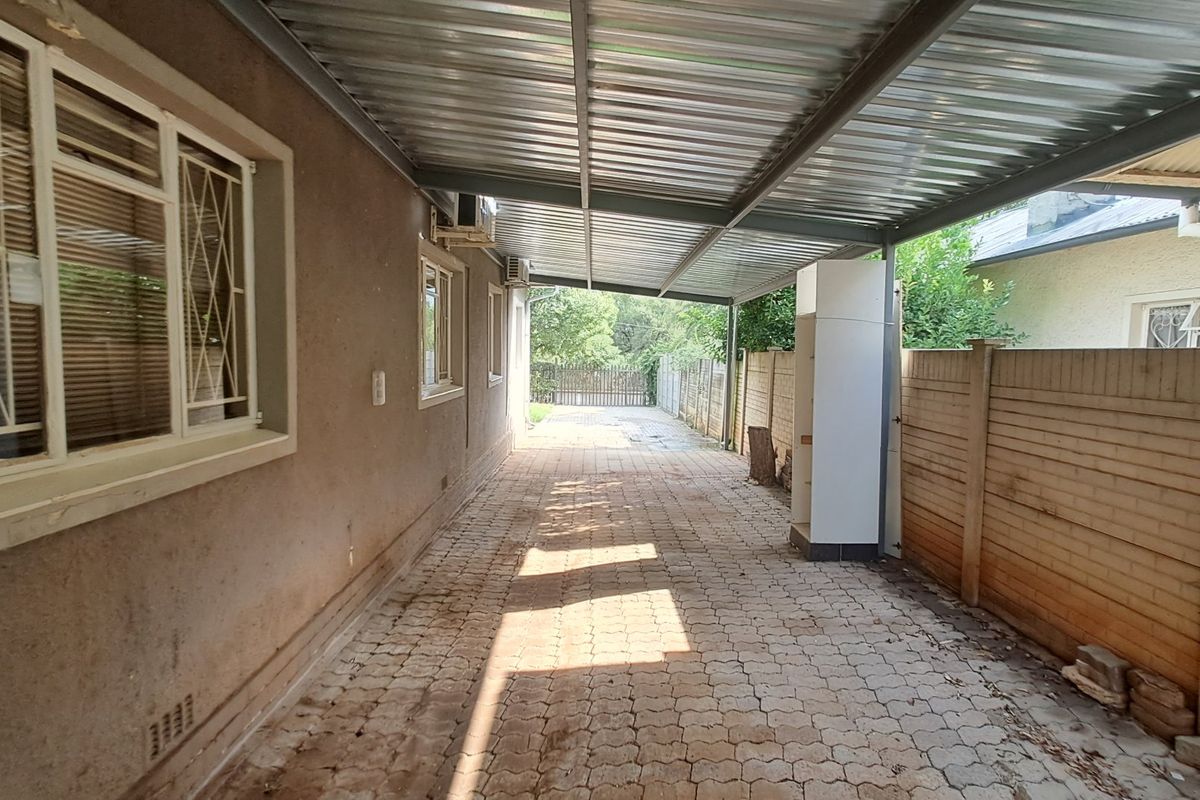 5 Bedroom Prime Property with 2bed flatlet in Westdene - Photo 5