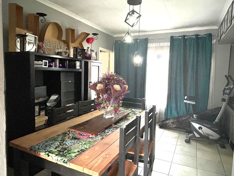 3 Bedroom Townhouse in Highveld - Photo 2