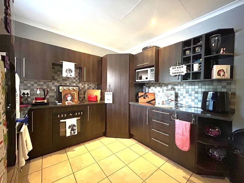 3 Bedroom Townhouse in Highveld - Photo 10