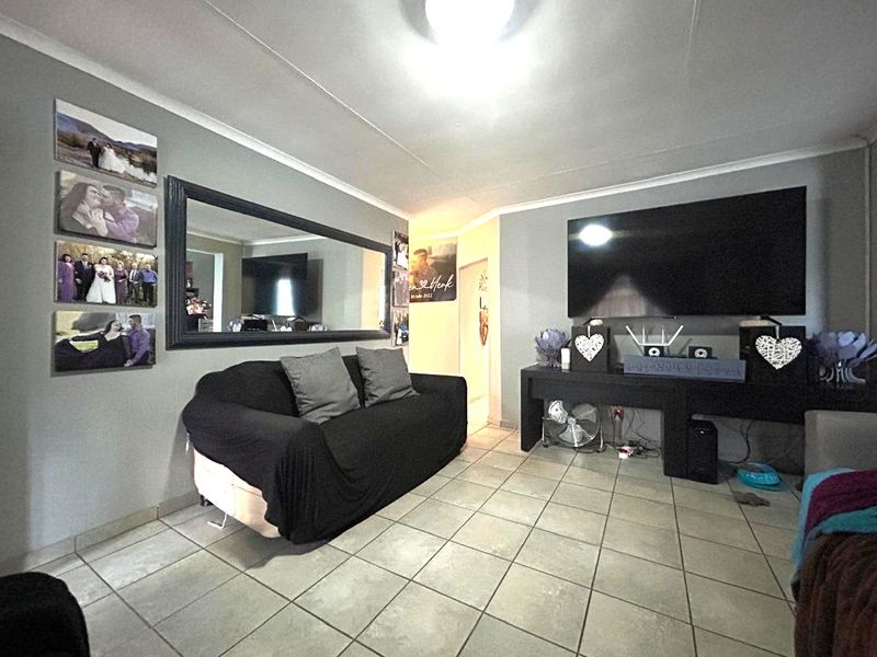 3 Bedroom Townhouse in Highveld - Photo 7