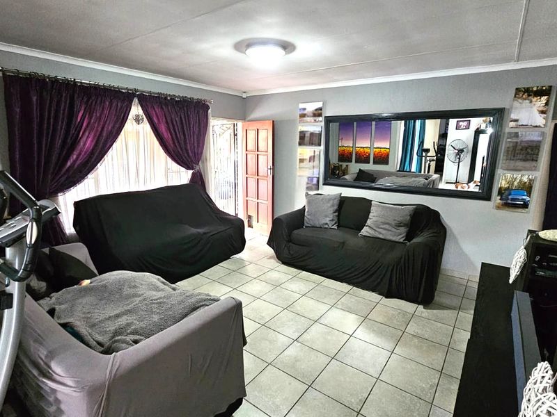 3 Bedroom Townhouse in Highveld - Photo 8
