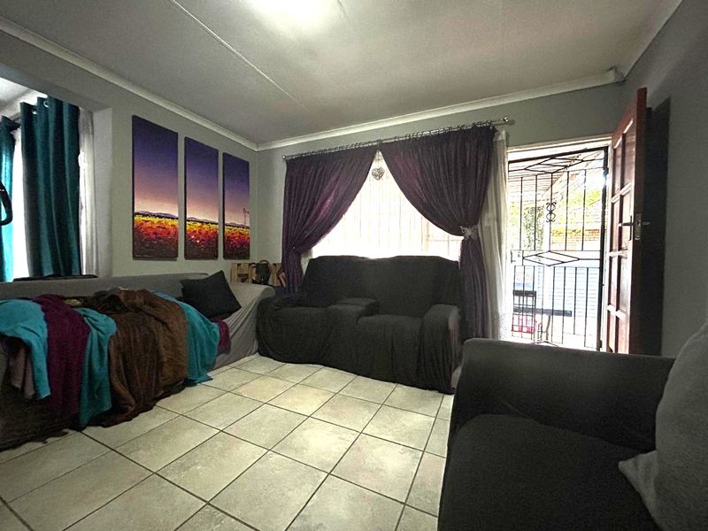 3 Bedroom Townhouse in Highveld - Photo 5