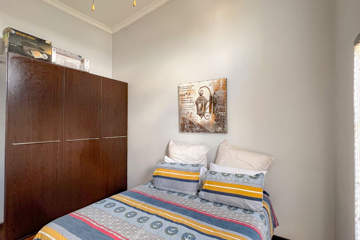 Spacious 3 Bedroom Penthouse in Solheim Germiston - Photo 5