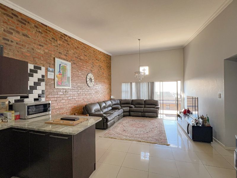 Spacious 3 Bedroom Penthouse in Solheim Germiston - Photo 9