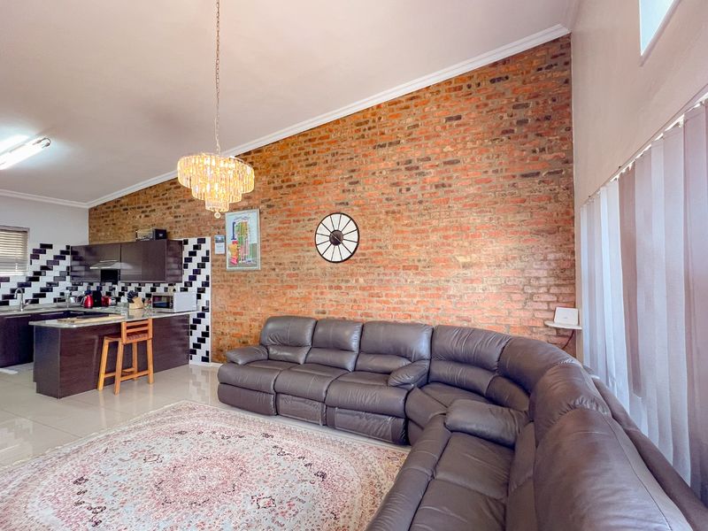 Spacious 3 Bedroom Penthouse in Solheim Germiston - Photo 8