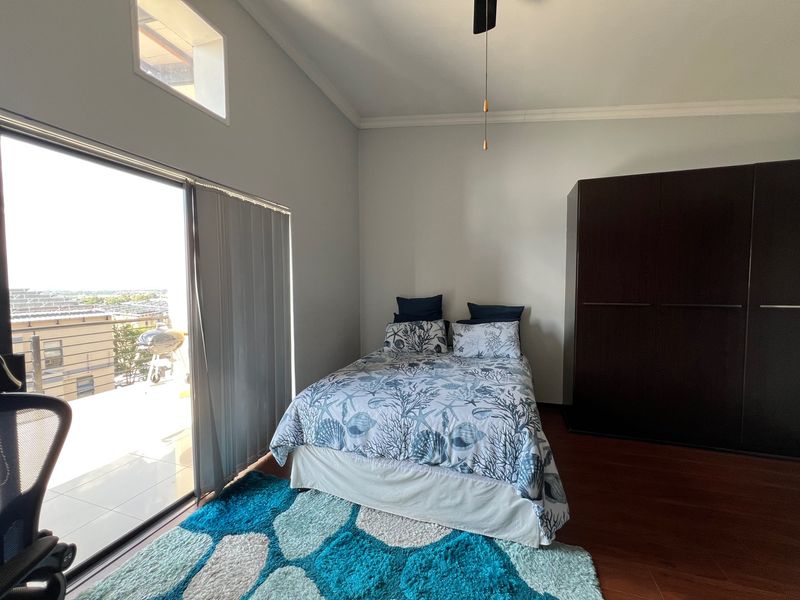 Spacious 3 Bedroom Penthouse in Solheim Germiston - Photo 2