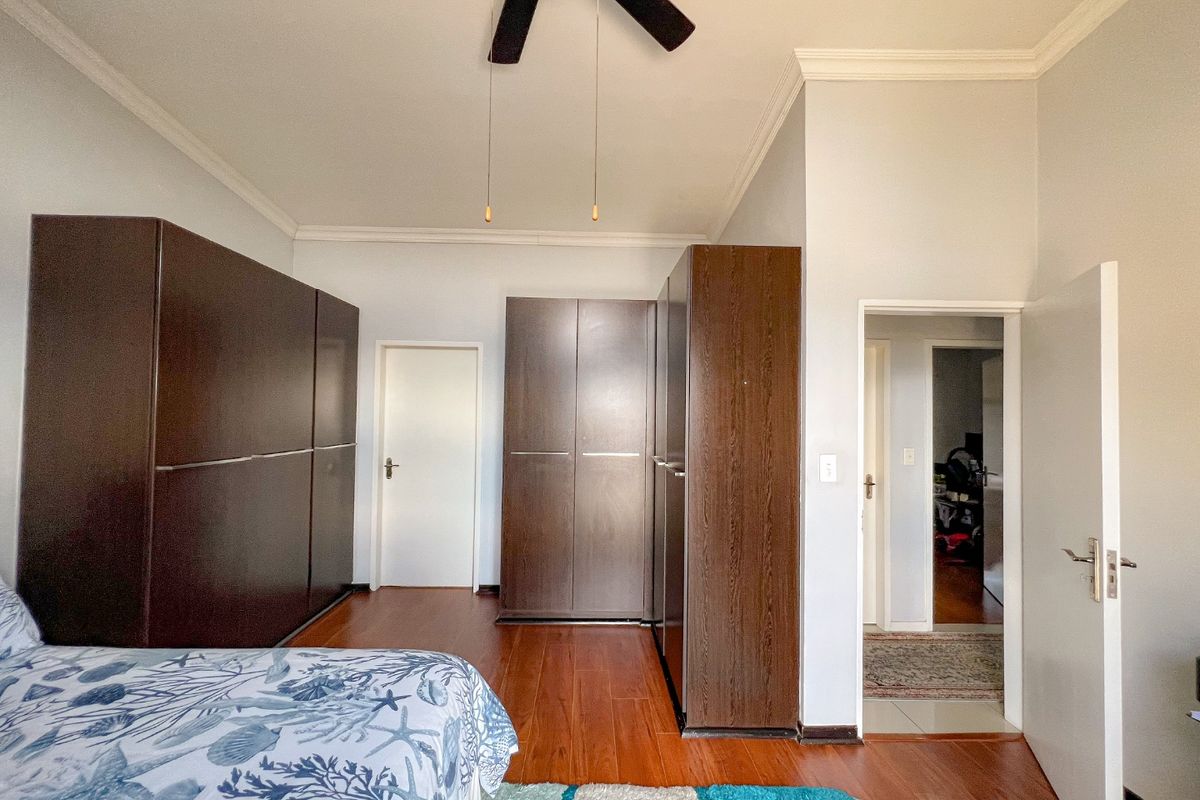 Spacious 3 Bedroom Penthouse in Solheim Germiston - Photo 3