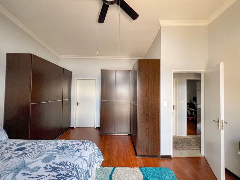 Spacious 3 Bedroom Penthouse in Solheim Germiston - Photo 3