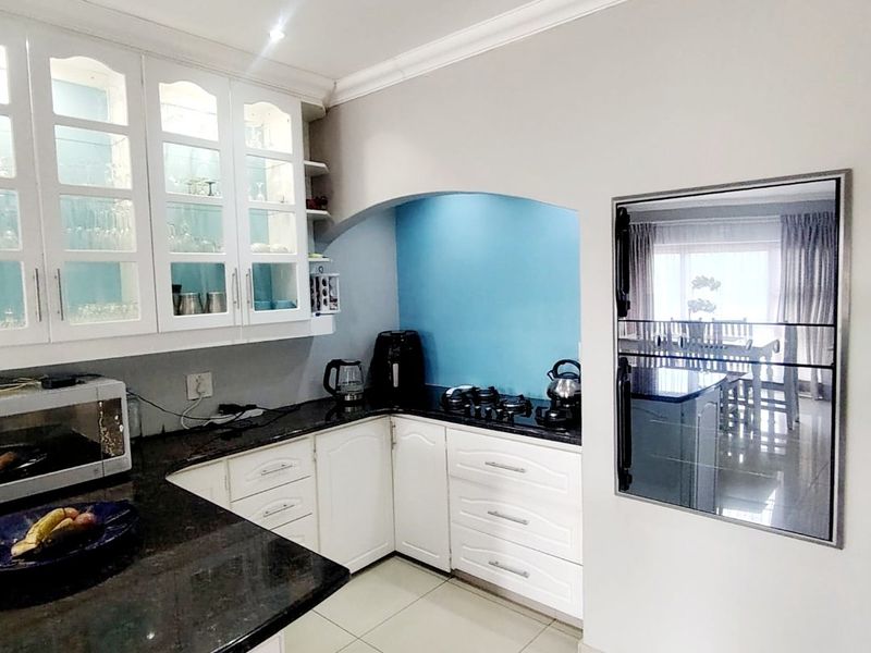 3 Bedroom House for Sale in Beacon Bay  - Photo 6