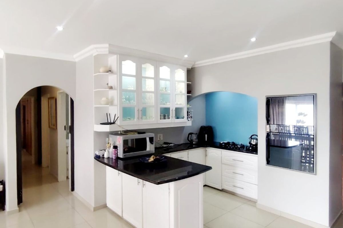 3 Bedroom House for Sale in Beacon Bay  - Photo 3