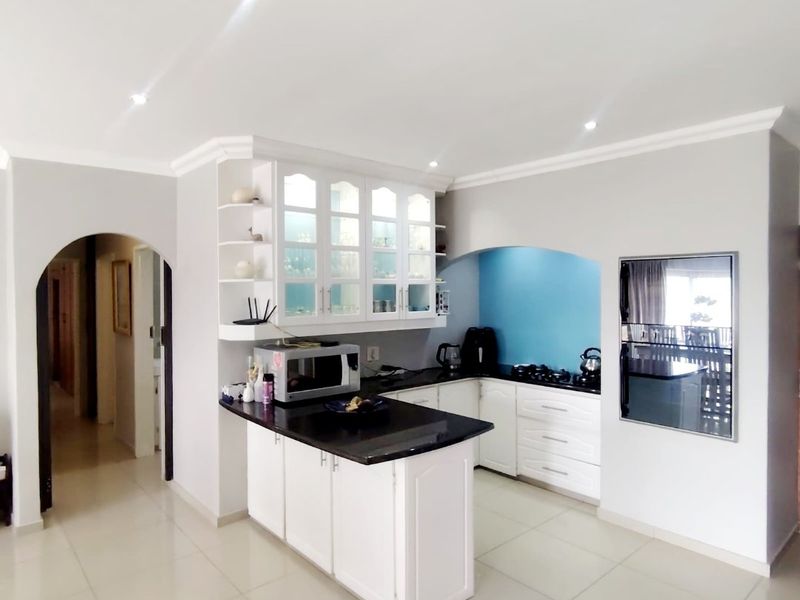 3 Bedroom House for Sale in Beacon Bay  - Photo 3