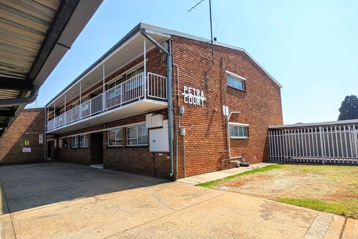 Ideally located 2 bedroom apartment - Photo 2