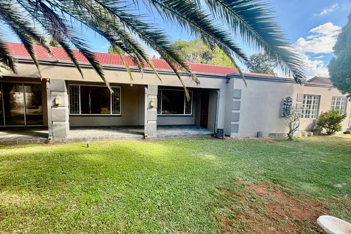 Perfect family home in La Hoff  - Photo 2