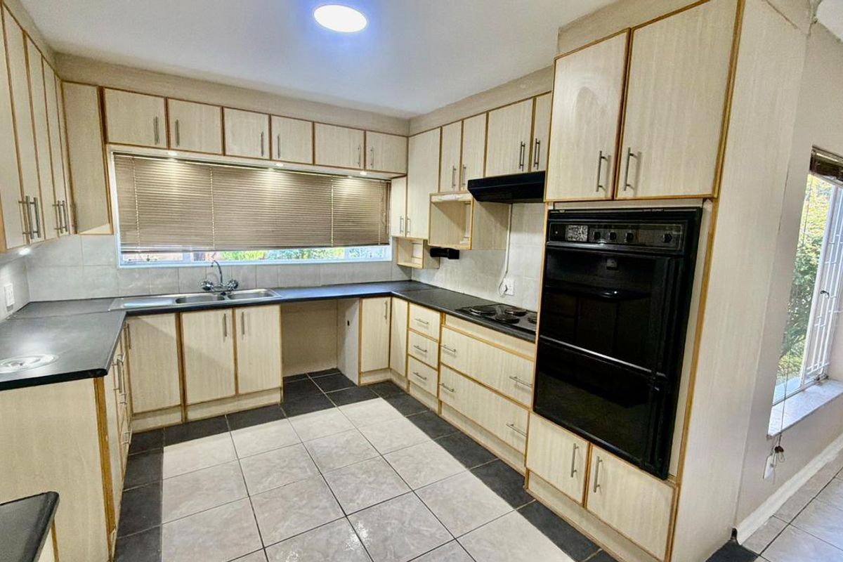 Perfect family home in La Hoff  - Photo 3