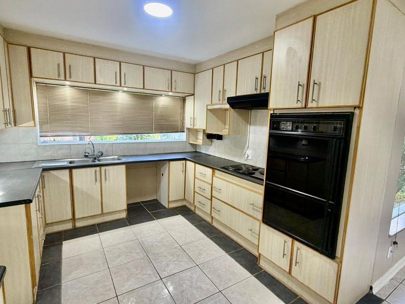 Perfect family home in La Hoff  - Photo 3