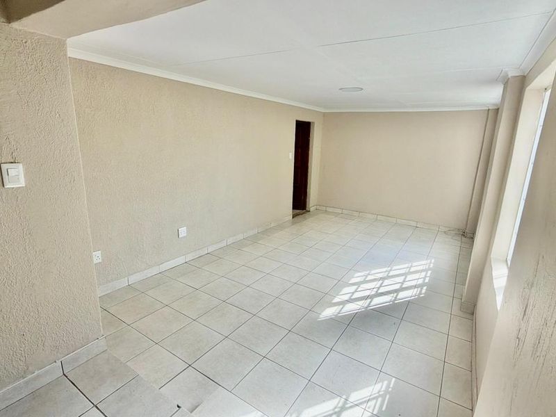 Perfect family home in La Hoff  - Photo 10