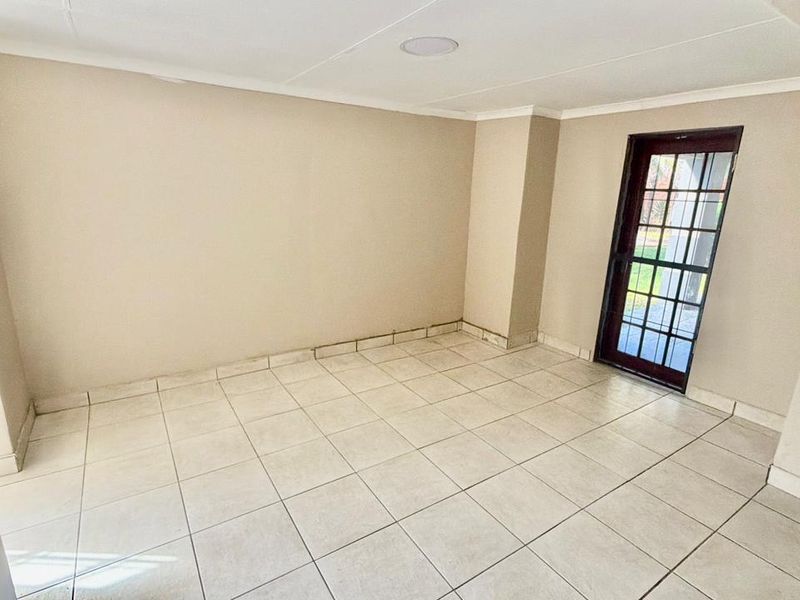 Perfect family home in La Hoff  - Photo 9