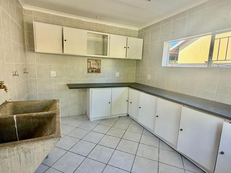 Perfect family home in La Hoff  - Photo 7