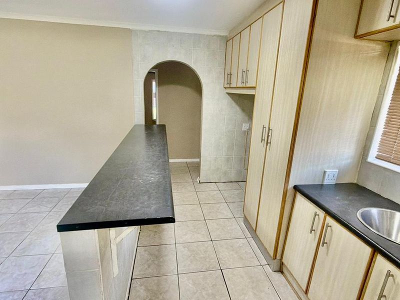 Perfect family home in La Hoff  - Photo 6