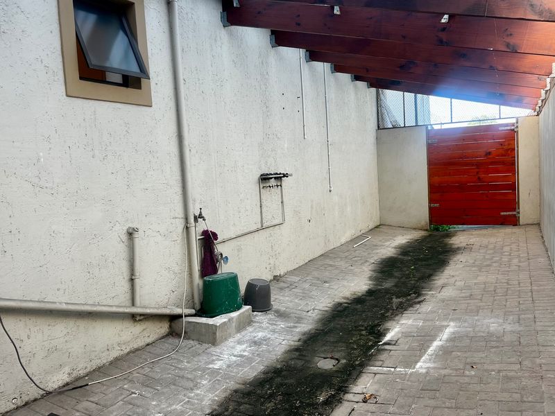 PRIME INVESTMENT OPPORTUNITY - SECURE UNIT WITH IMMEDIATE RENTAL INCOME - Photo 10