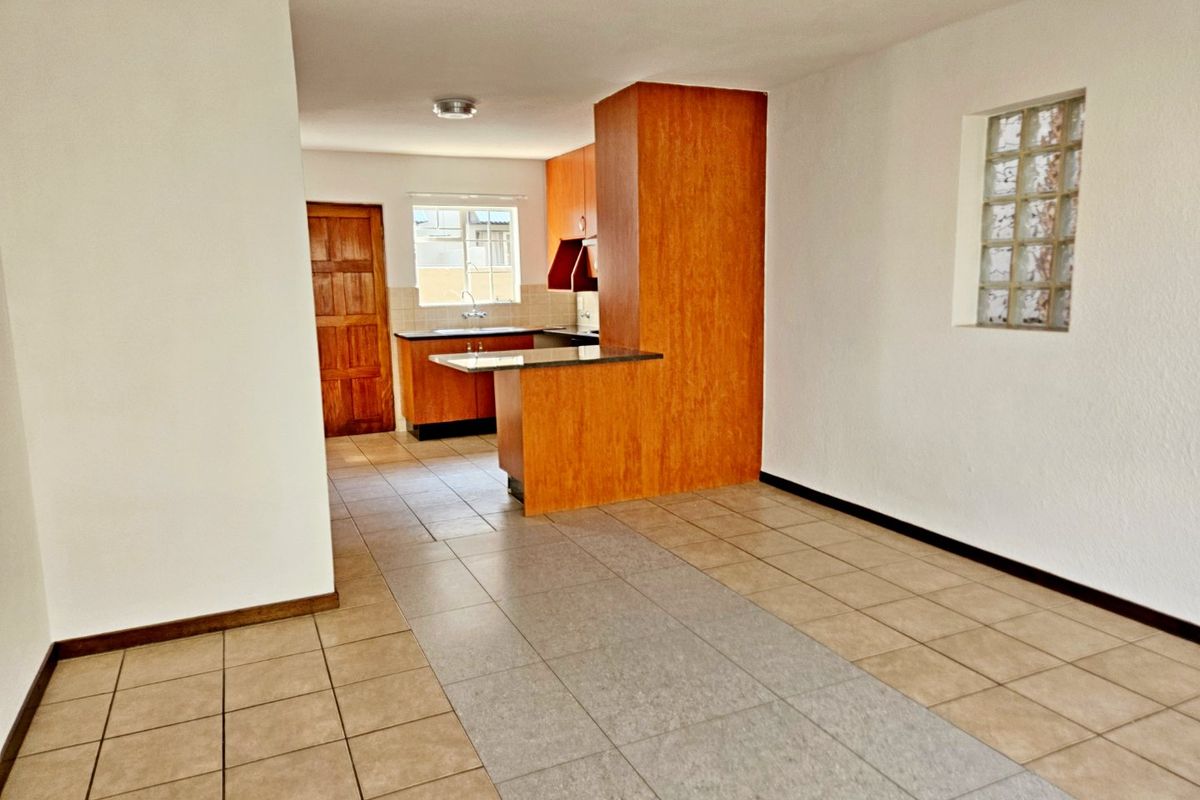 Stunning 2-Bedroom Duplex for Sale in Birchleigh - Photo 2