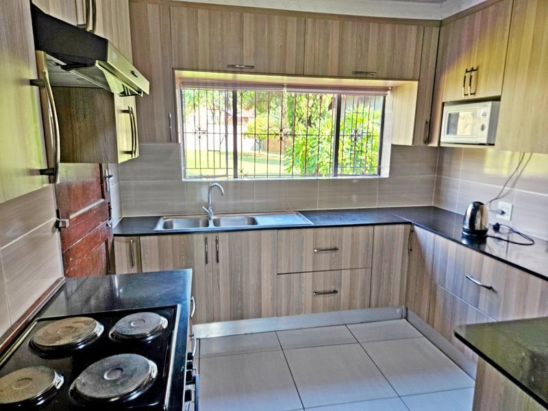 Stunning 4-Bedroom Family Home for Sale in Norkem Park - Photo 3