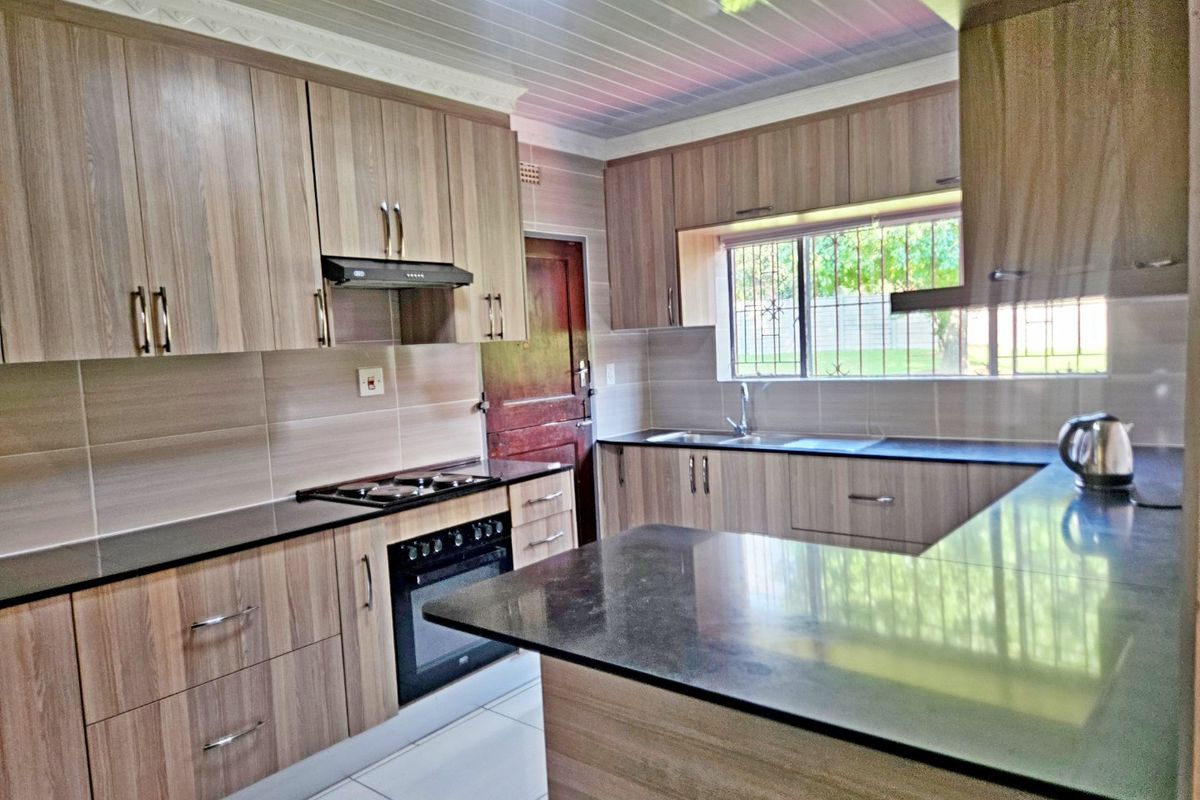 Stunning 4-Bedroom Family Home for Sale in Norkem Park - Photo 4