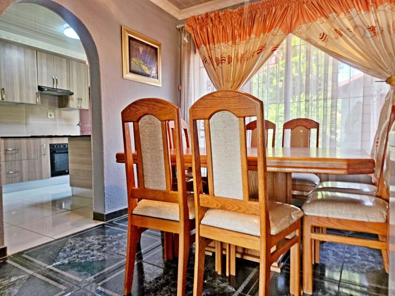 Stunning 4-Bedroom Family Home for Sale in Norkem Park - Photo 9