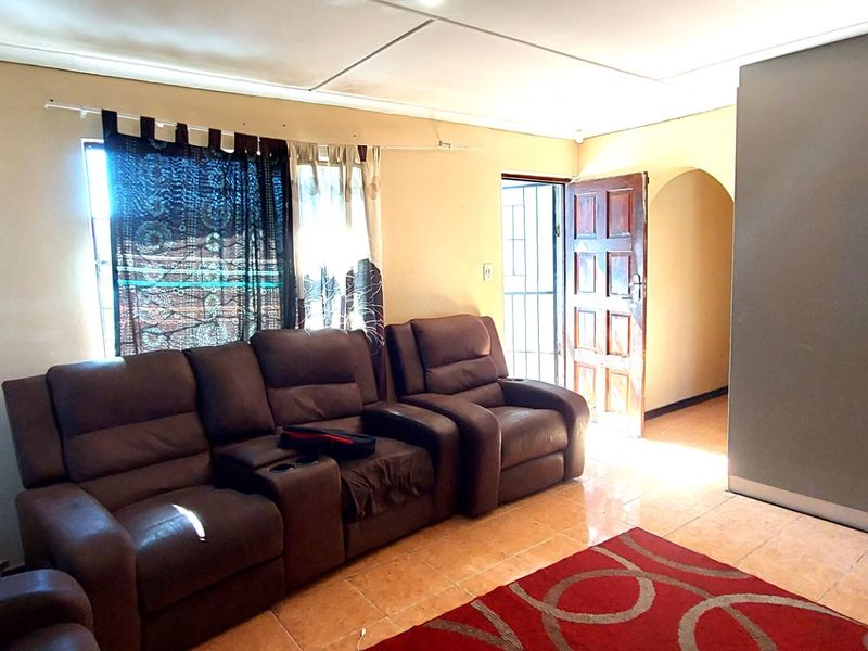 Investment Opportunity – Value, Space & Income Potential - Photo 4