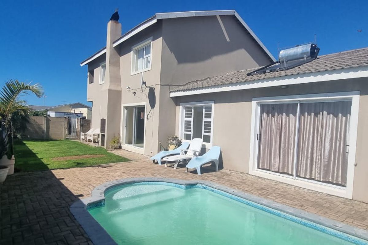 Spacious Ground Floor Apartment with Pool Access – to let in Central Jeffreys Bay - Photo 4