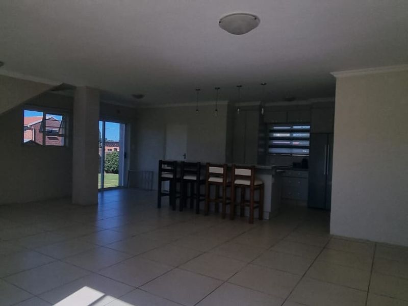 Spacious Ground Floor Apartment with Pool Access – to let in Central Jeffreys Bay - Photo 10